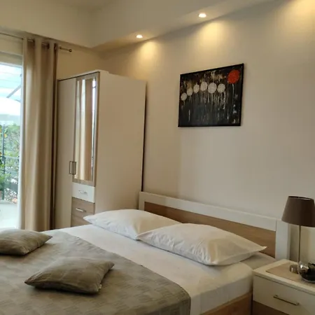 아파트 Bruna With Terrace And Spectacular Sea View 라벡