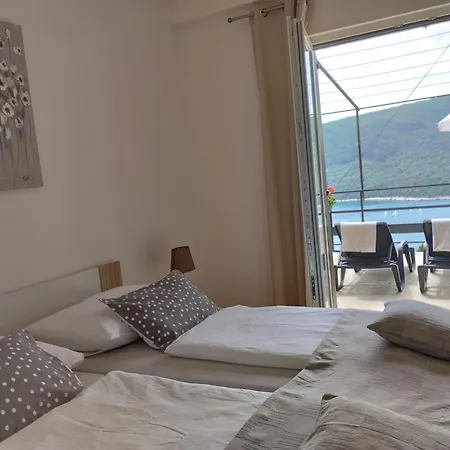 Bruna With Terrace And Spectacular Sea View * 라벡