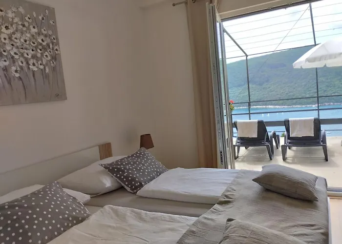 Bruna With Terrace And Spectacular Sea View * 라벡